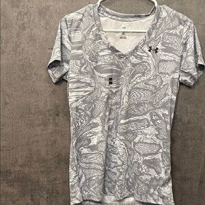 Under Armour Gray Short Sleeve Tee with Dynamic Pattern